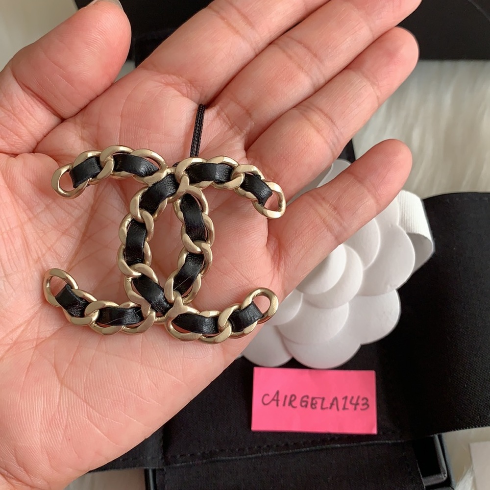 Chanel Classic Brooch Interwoven Leather - Picture 8 of 11